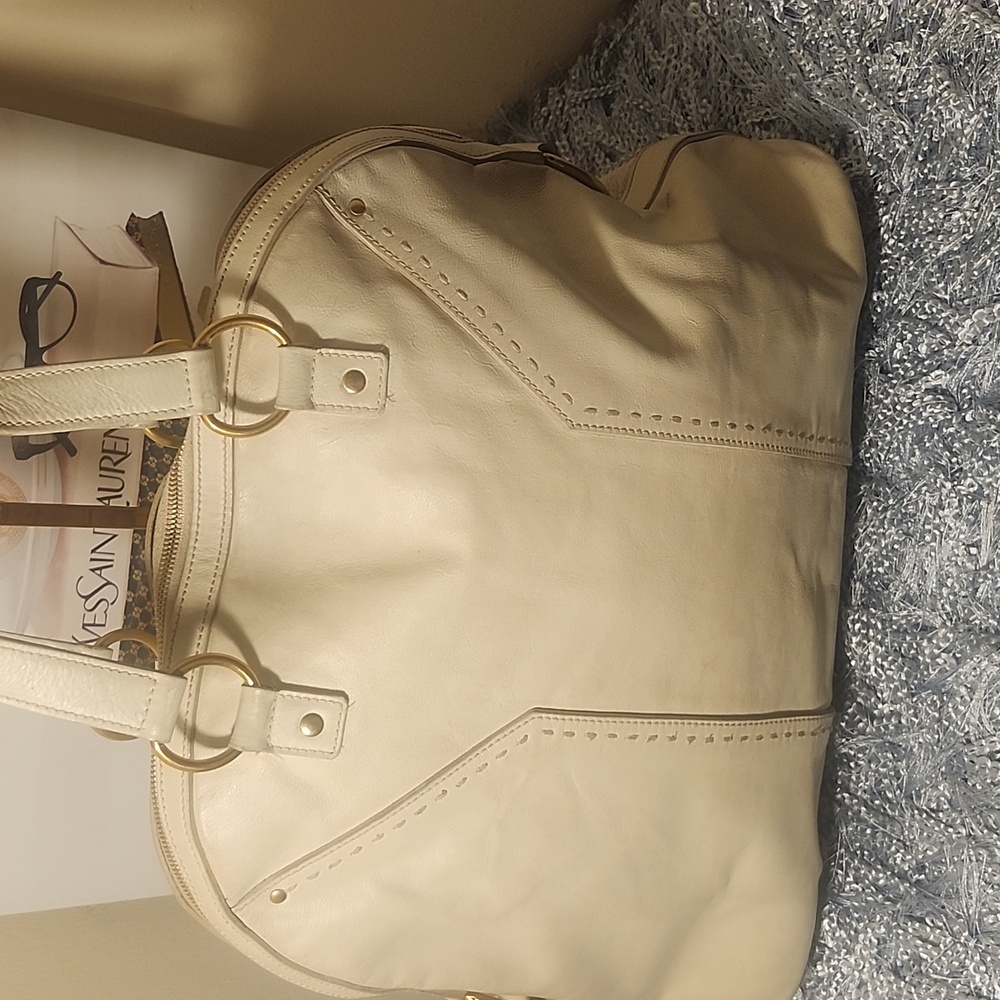 Yves Saint Laurent Off-White Shoulder Bag with Gold Accents - Picture 3 of 16